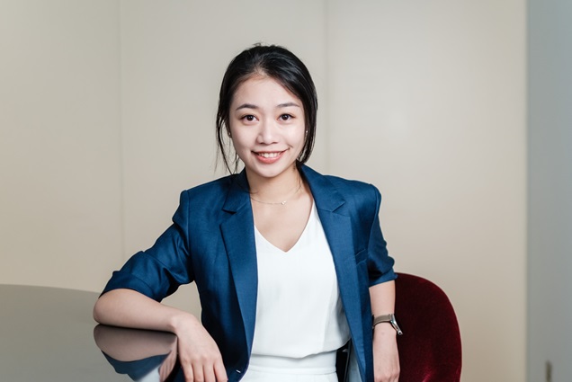 Cherry Chuyao Huang, Associate