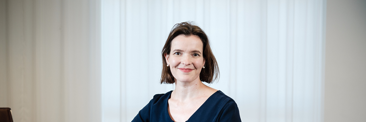 Sheena Cassidy Hope, Managing Associate, Professional Support Lawyer, Family
