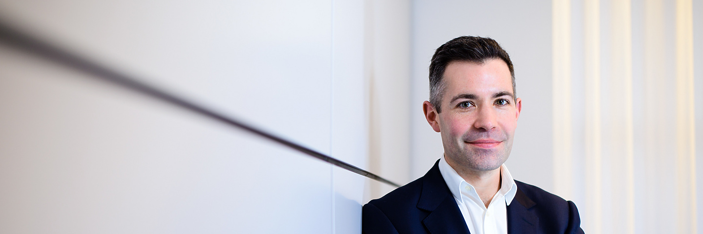 Nicholas McVeigh, Managing Associate, Professional Support Lawyer, Corporate