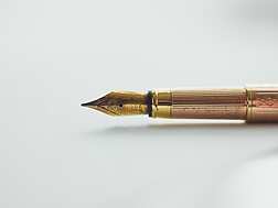 gold fountain pen