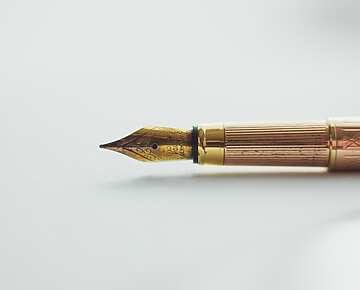 gold fountain pen