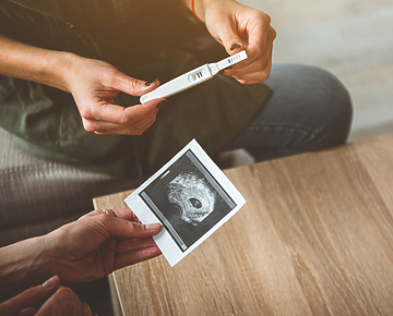 People with pregnancy test and scan images