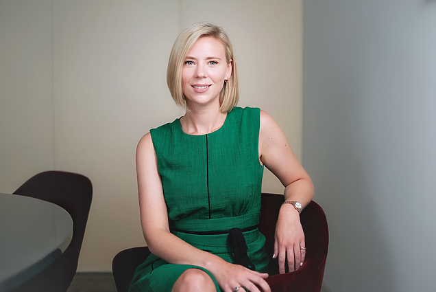 Isabelle Higgins, Associate