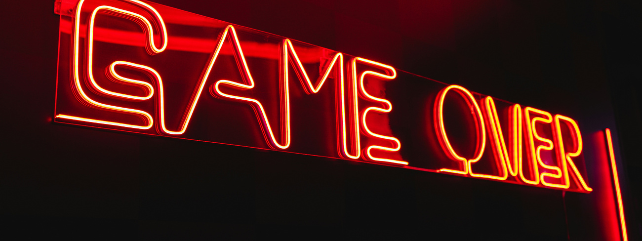 Neon light that says game on