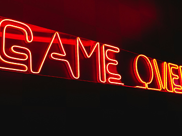 Neon light that says game on
