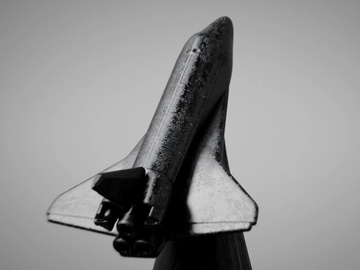 a model of a space shuttle