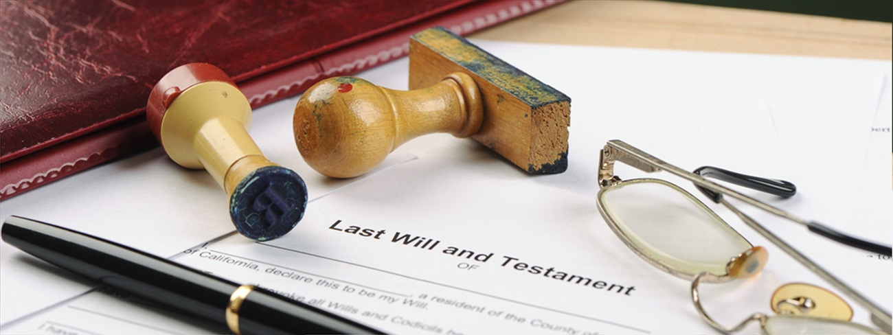 Last will form with gavel. Decision, financial close up