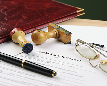 Last will form with gavel. Decision, financial close up