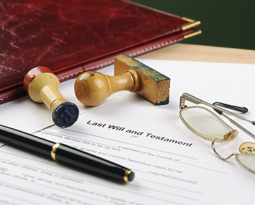 Last will form with gavel. Decision, financial close up