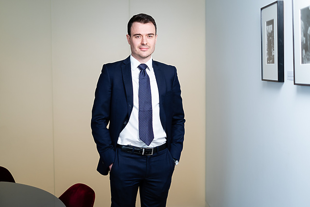 Robert Mackay, Associate