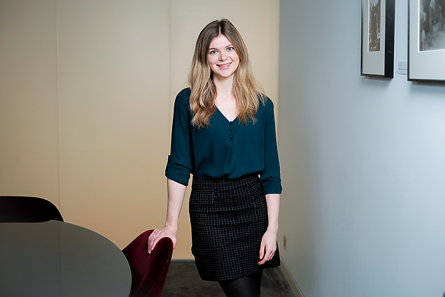 Ellen Davies, Cyber Intelligence Analyst (non-lawyer)