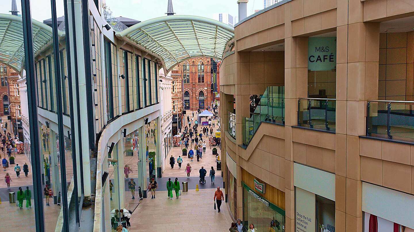 Poeple walking through a shopping centre