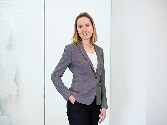 Isabella Piasecka, PSL / Associate, Mishcon Private 