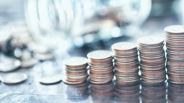 a pile of coins sitting on top on the table
