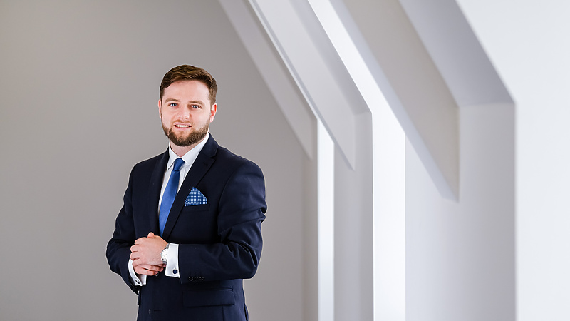 Stuart	Lester, Associate