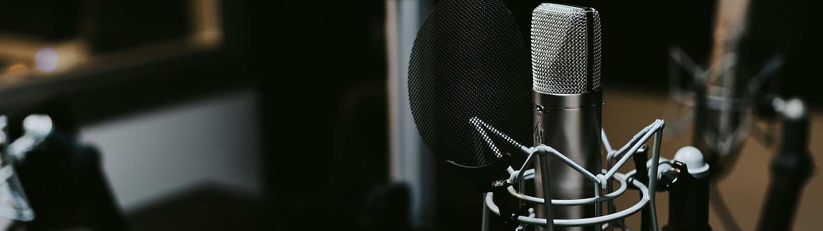 podcast studio microphone